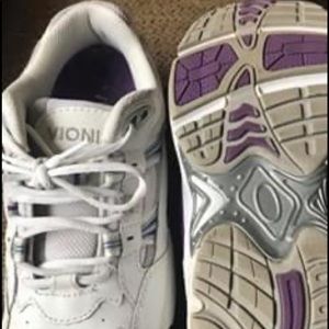 Vionic tennis shoes 8.5W